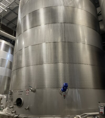 100,000 GAL. TANK MODIFIED WITH VINFOIL MIXER FOR BLENDING WINE